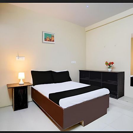 Selfie Rooms Surat Exterior foto