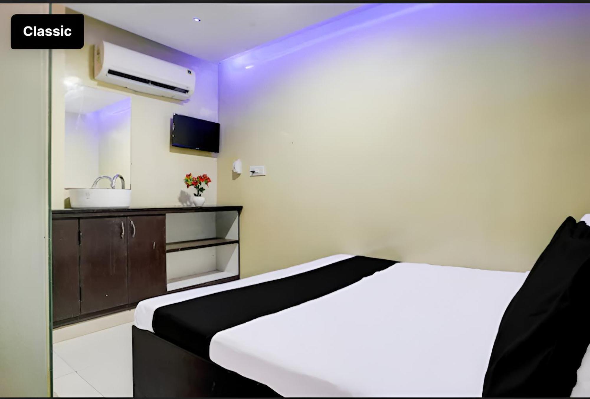 Selfie Rooms Surat Exterior foto