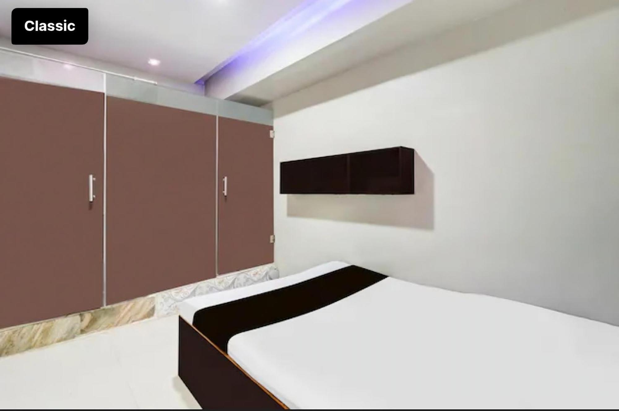 Selfie Rooms Surat Exterior foto
